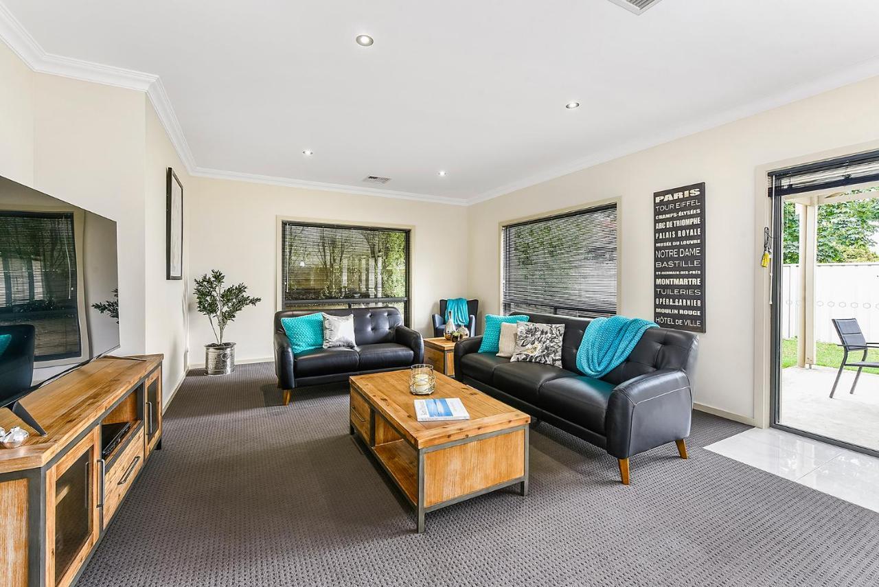 Accommodation On Lansell 1 Being Unit 1 Of 6 Lansell Street Mount Gambier Buitenkant foto