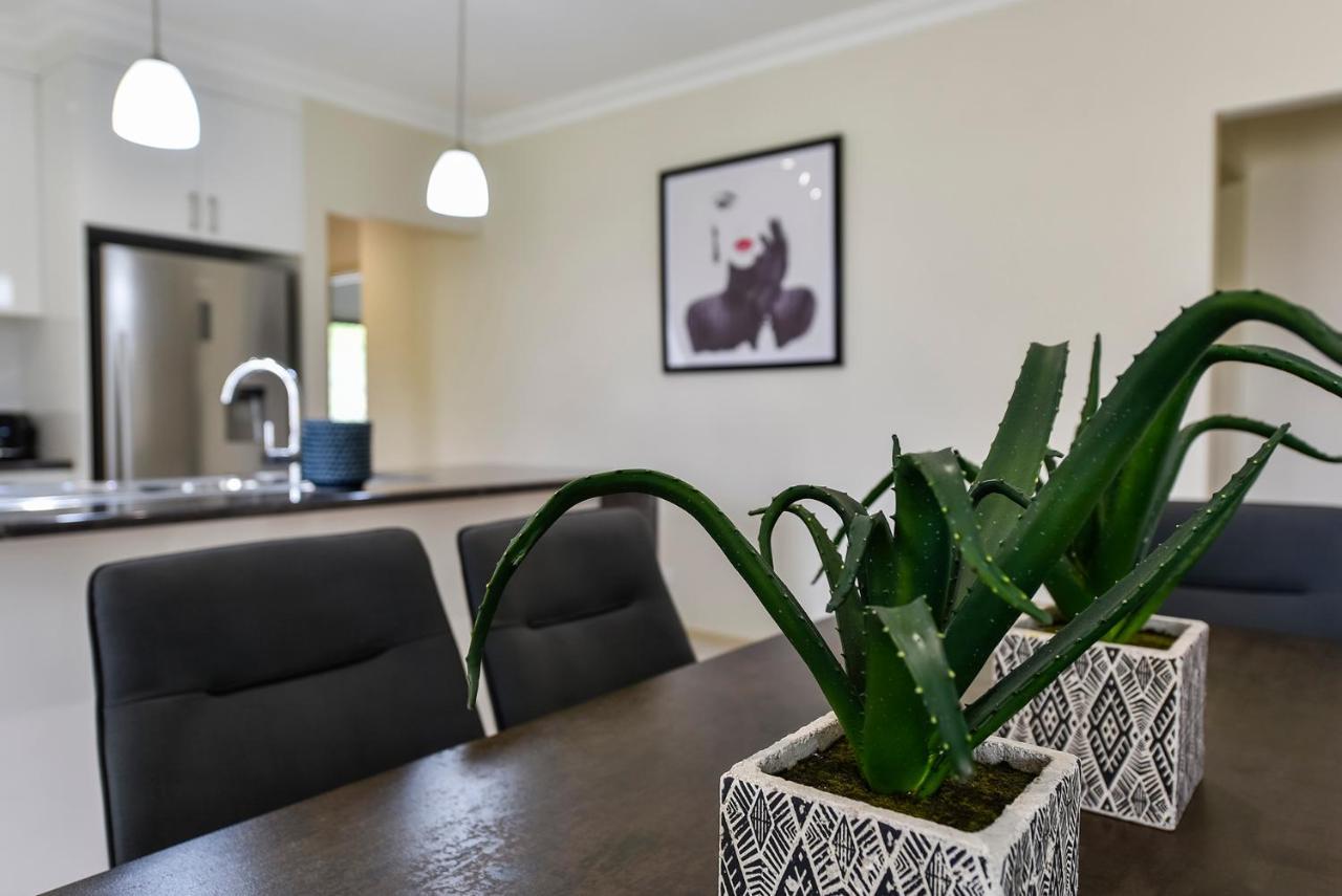Accommodation On Lansell 1 Being Unit 1 Of 6 Lansell Street Mount Gambier Buitenkant foto
